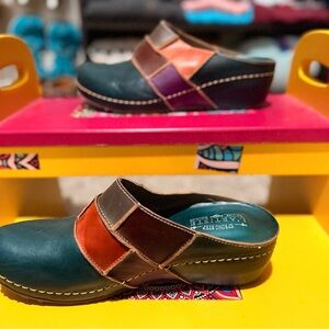 L'ATISTE Multicolor Leather Mules